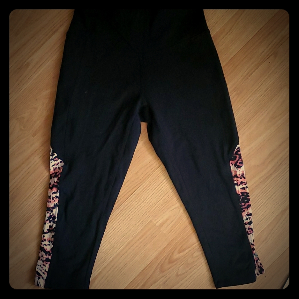Capri yoga pants by MARIKA size SMALL